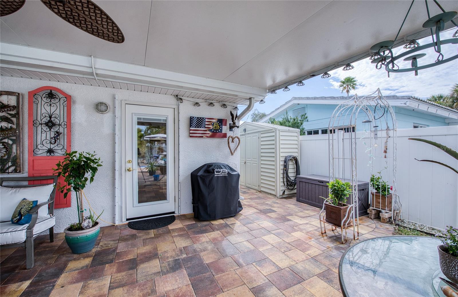 Listing photo id 12 for 621 77th Avenue