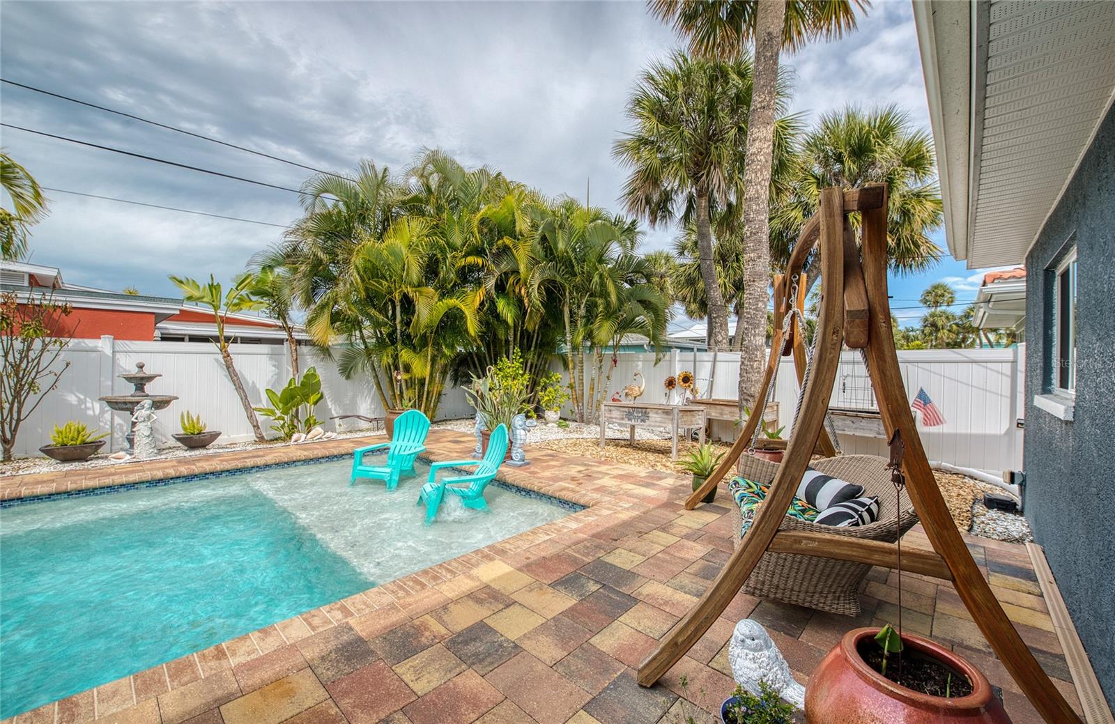 Listing photo id 14 for 621 77th Avenue