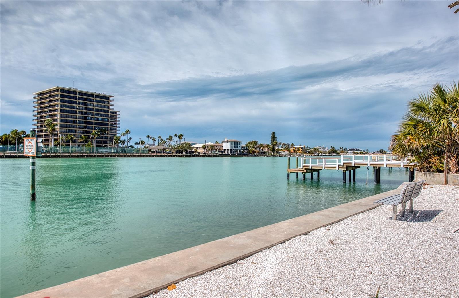 Listing photo id 15 for 621 77th Avenue