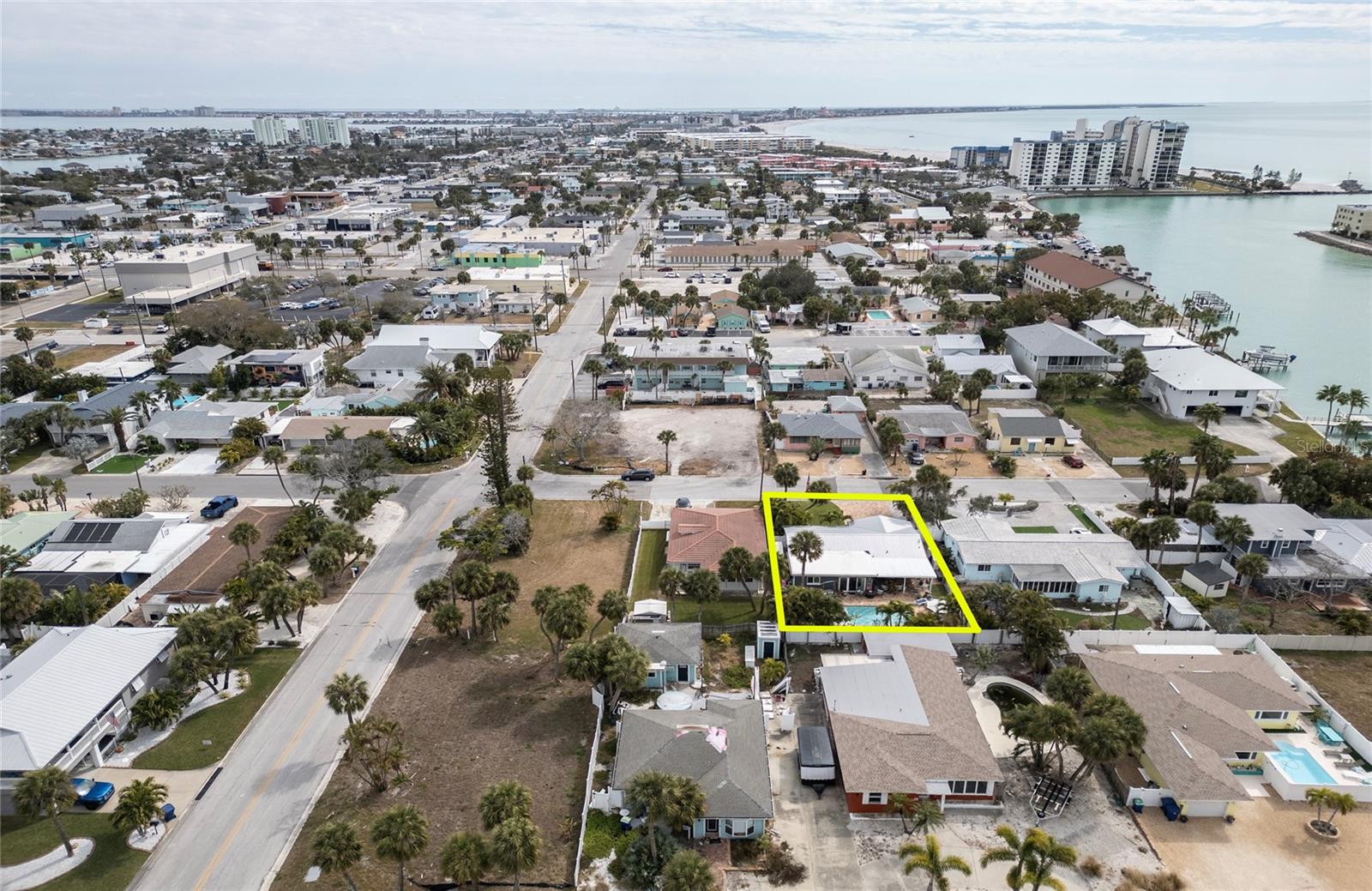 Listing photo id 20 for 621 77th Avenue