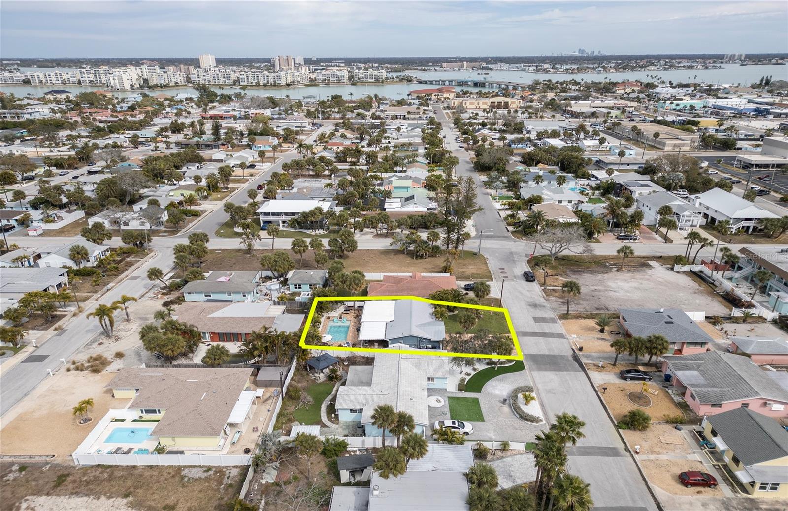 Listing photo id 21 for 621 77th Avenue