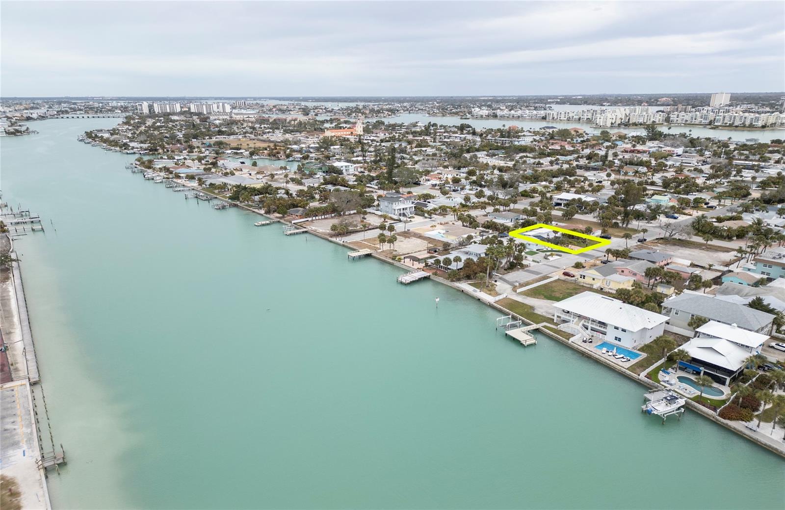 Listing photo id 25 for 621 77th Avenue