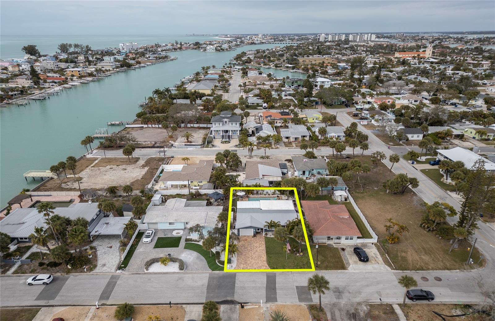 Listing photo id 26 for 621 77th Avenue