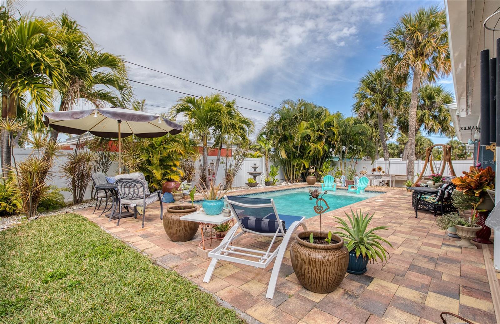 Listing photo id 1 for 621 77th Avenue