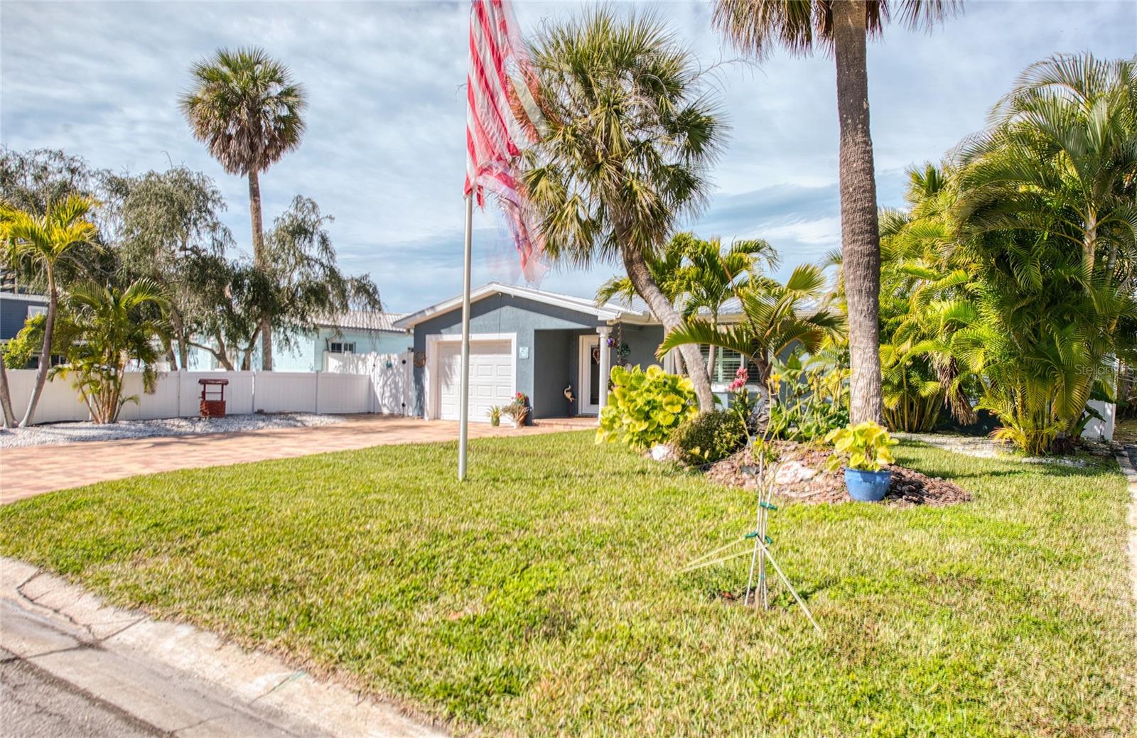 Listing photo id 29 for 621 77th Avenue