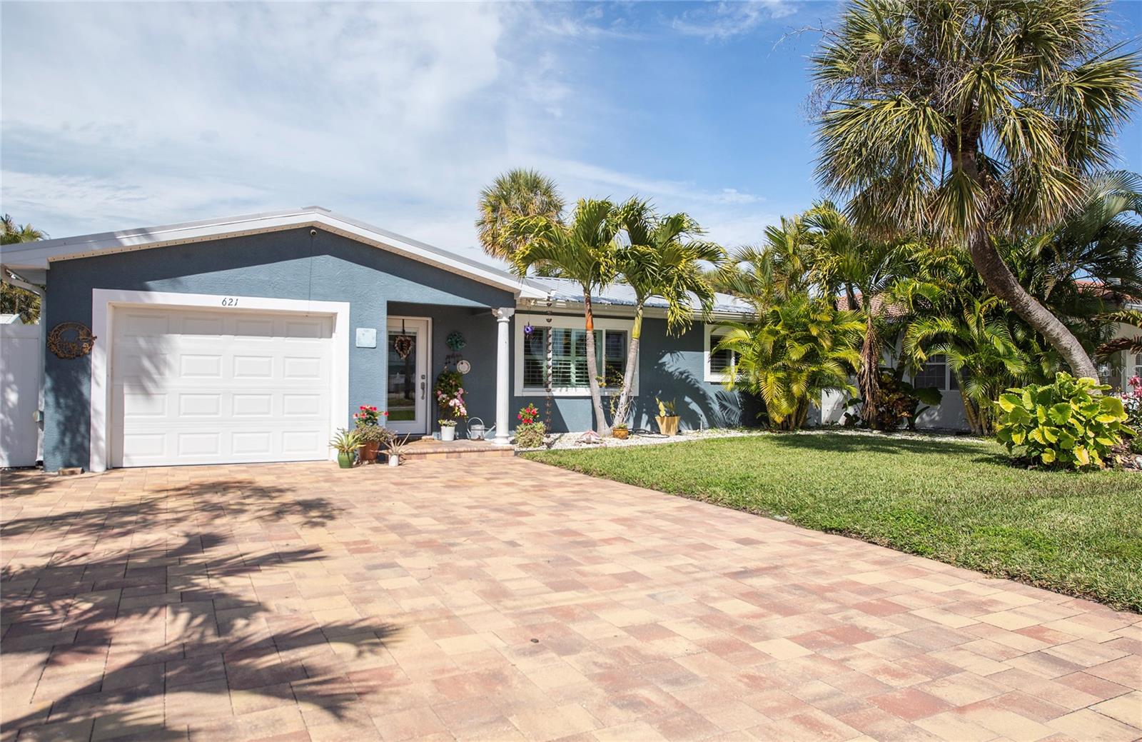 Listing photo id 30 for 621 77th Avenue