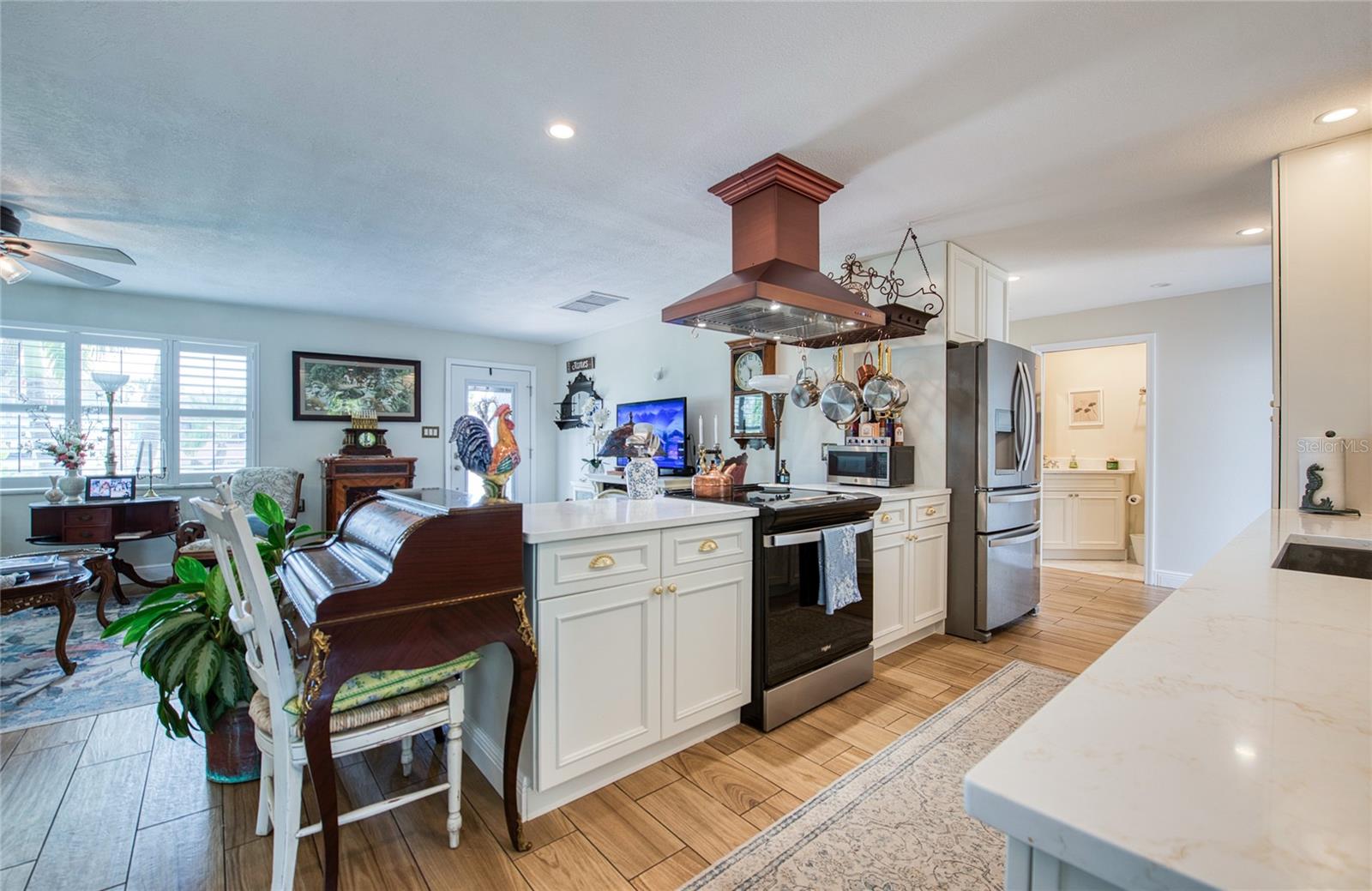 Listing photo id 34 for 621 77th Avenue