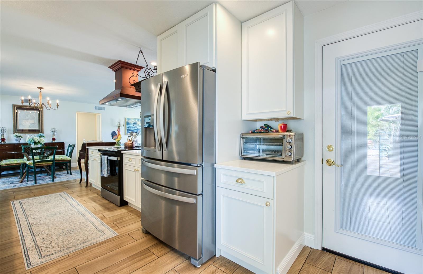 Listing photo id 37 for 621 77th Avenue