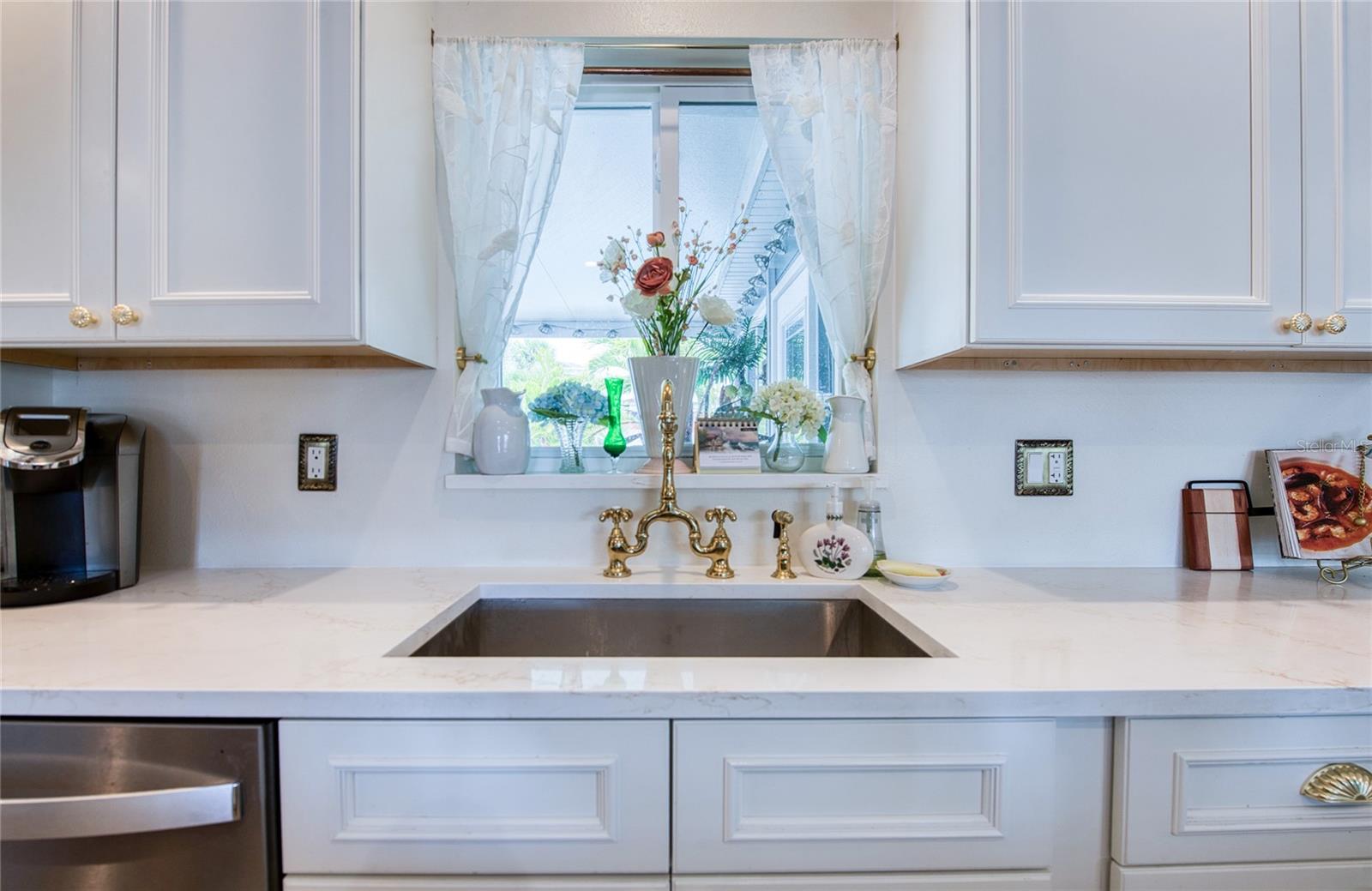 Listing photo id 39 for 621 77th Avenue