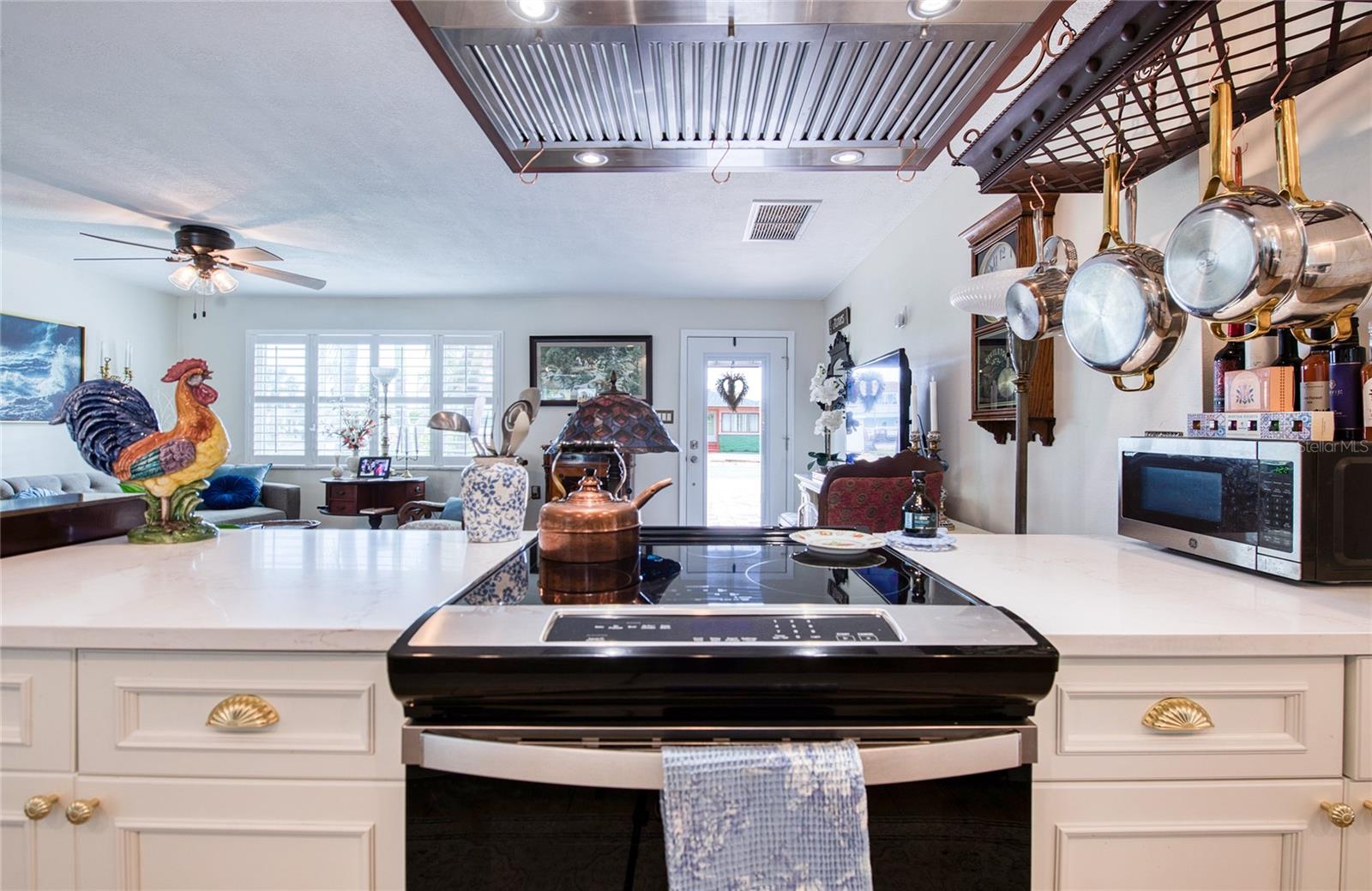 Listing photo id 40 for 621 77th Avenue