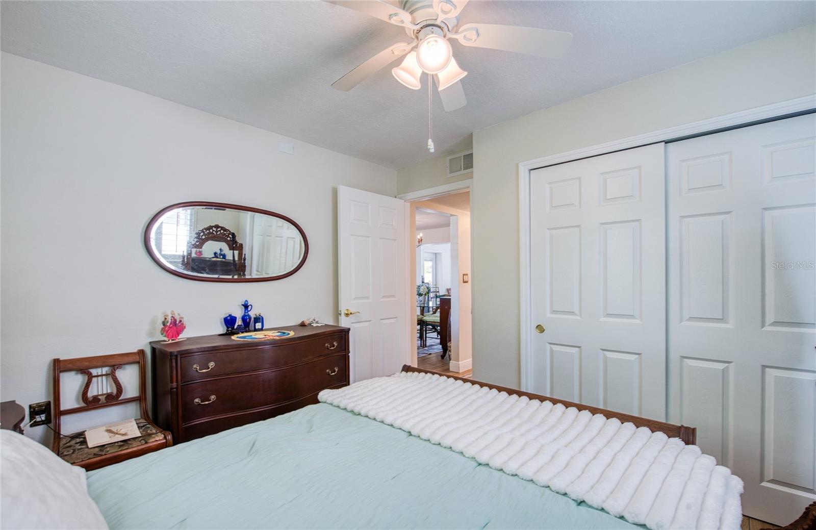 Listing photo id 47 for 621 77th Avenue