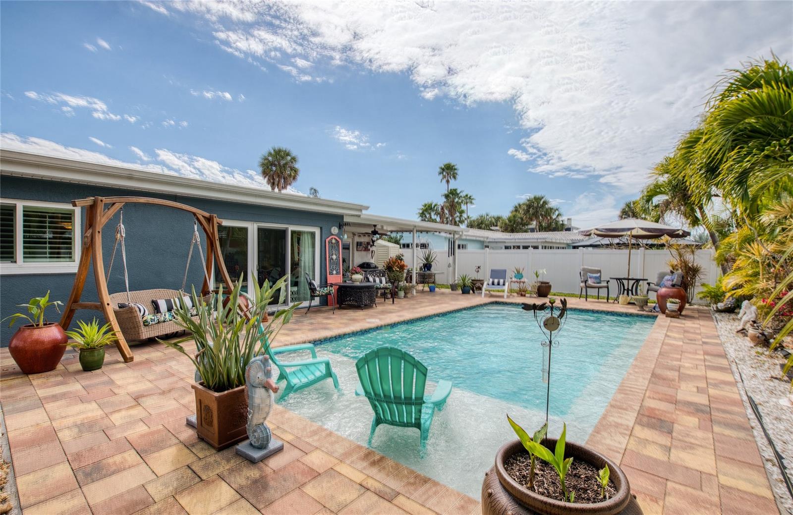 Listing photo id 3 for 621 77th Avenue