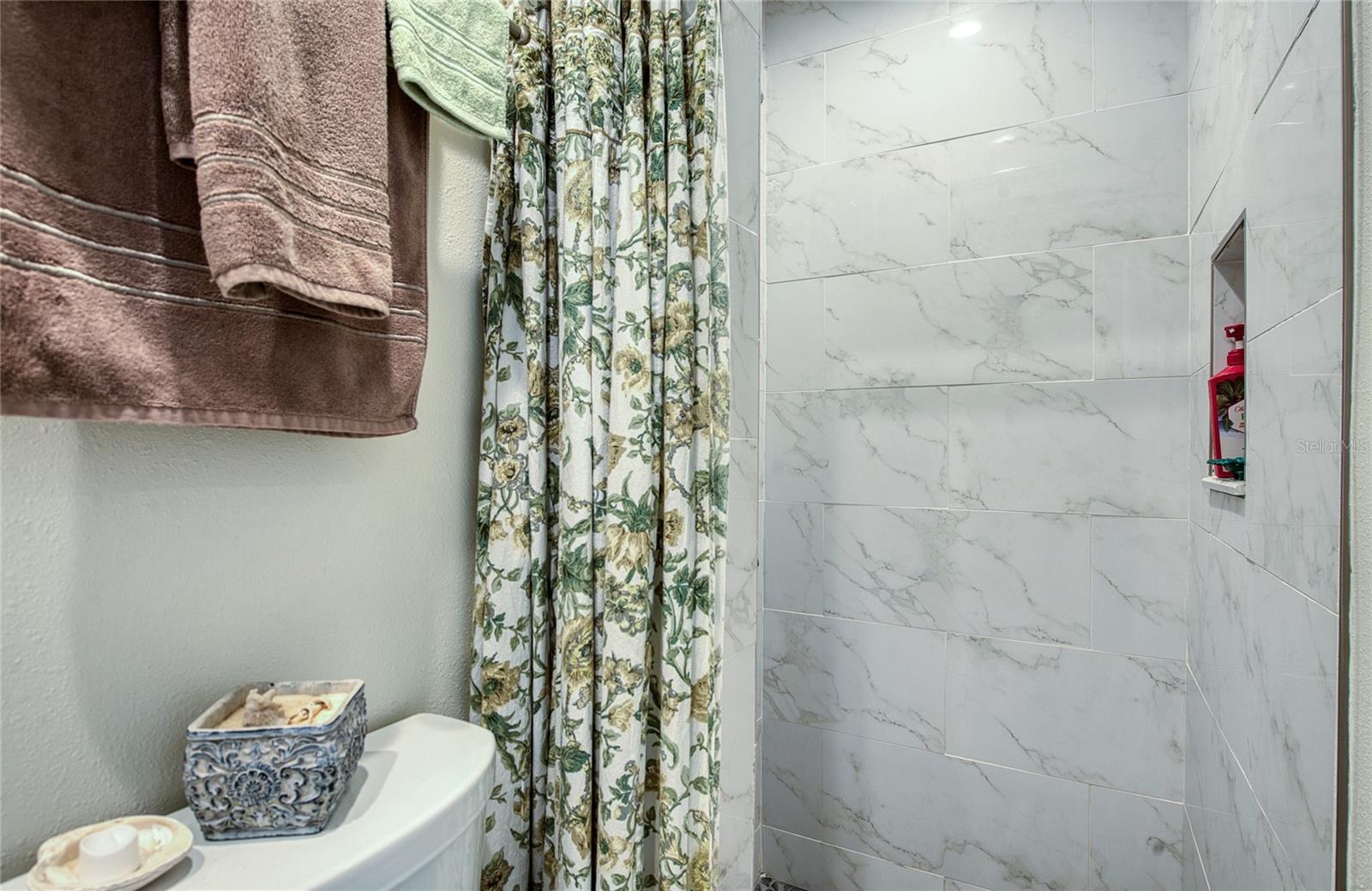 Listing photo id 52 for 621 77th Avenue