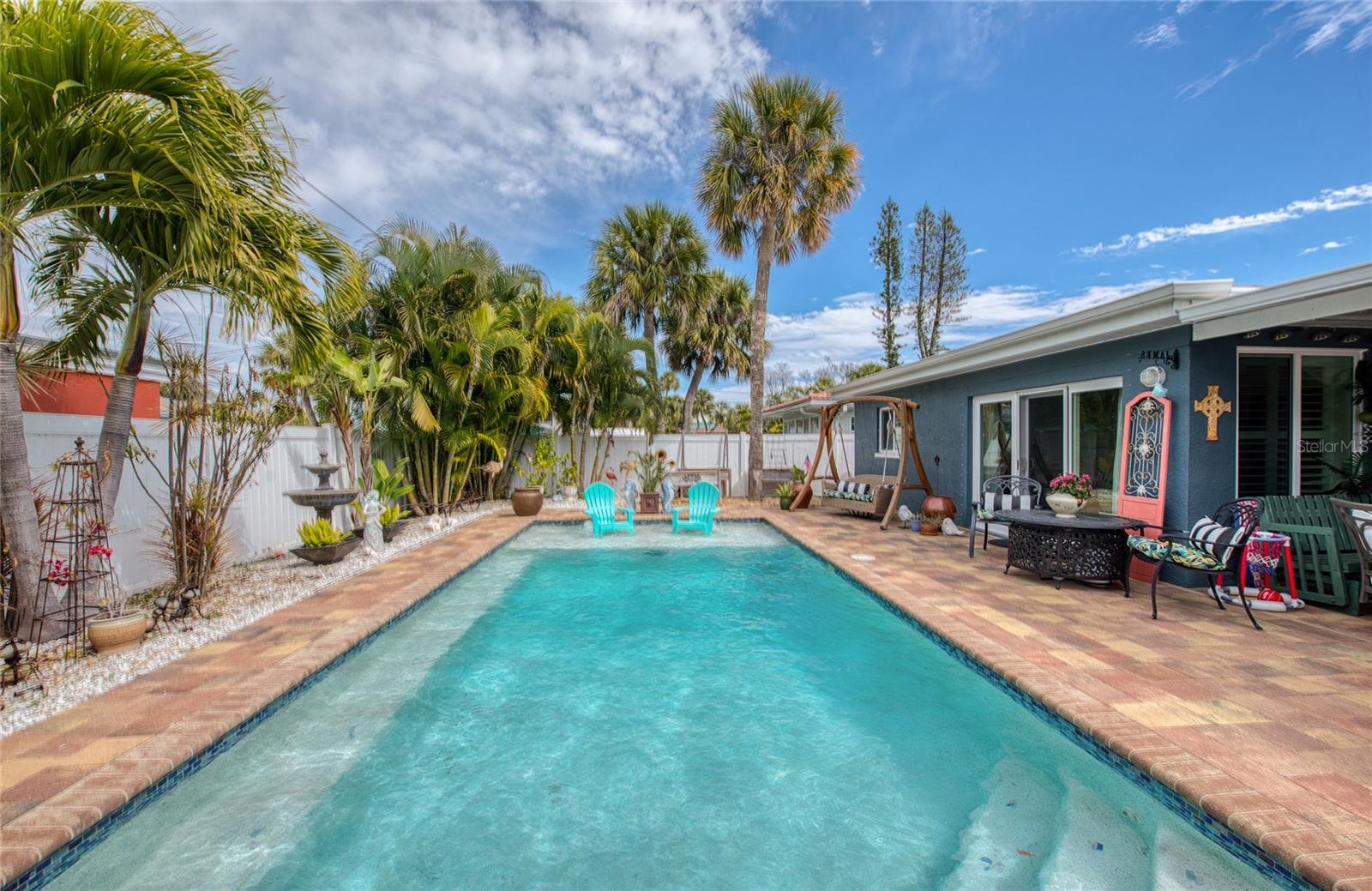 Listing photo id 5 for 621 77th Avenue