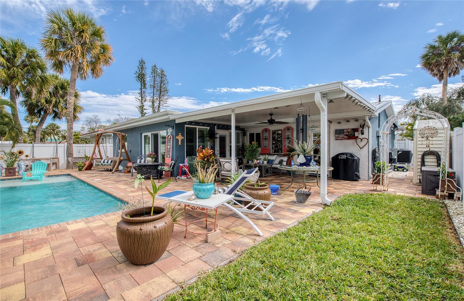 Listing photo id 6 for 621 77th Avenue