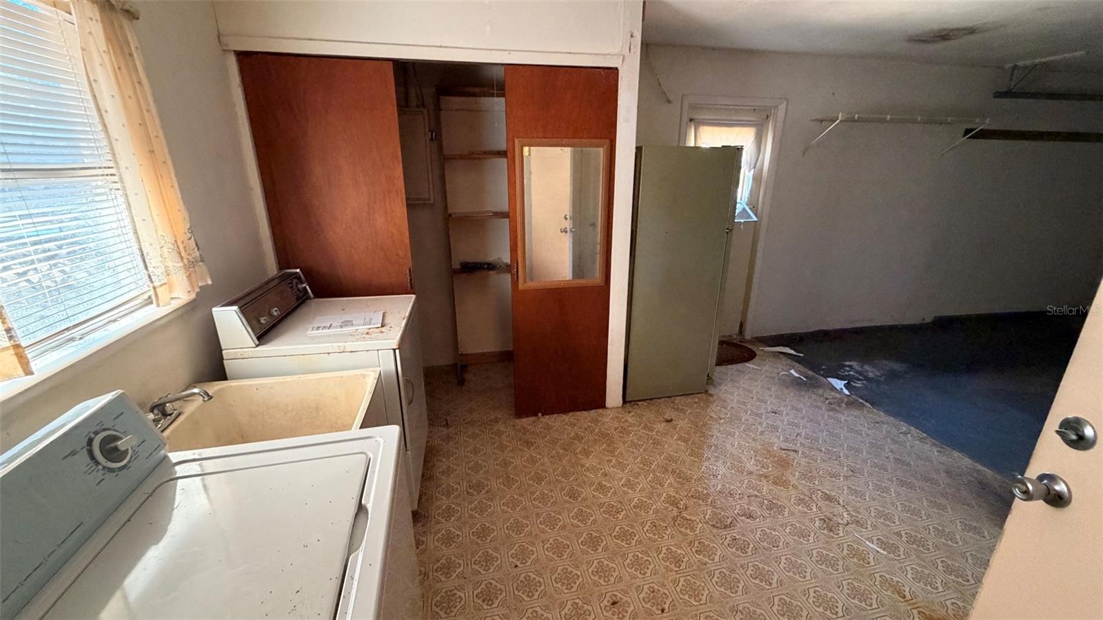 Image 22 of 30 For 4 Arizona Street