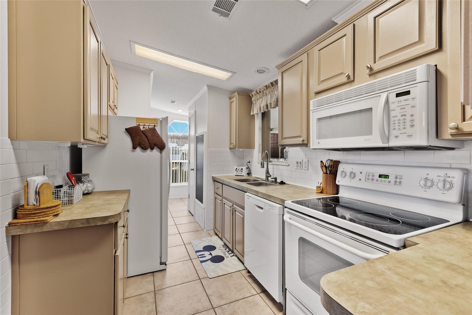 Image 10 of 55 For 134 Americana Court Ne 216