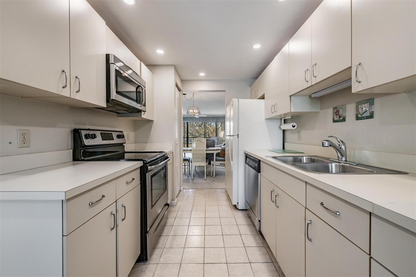 Image 4 of 45 For 3400 Cove Cay Drive 2h