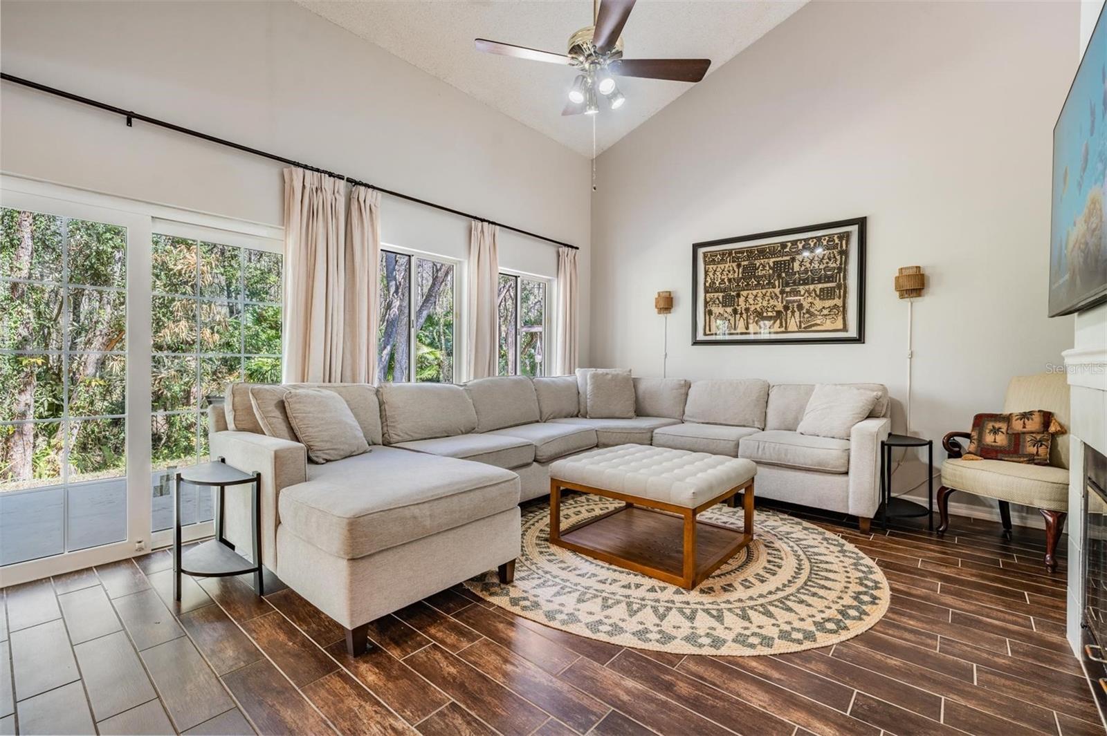 Listing photo id 9 for 16105 Stowe Court