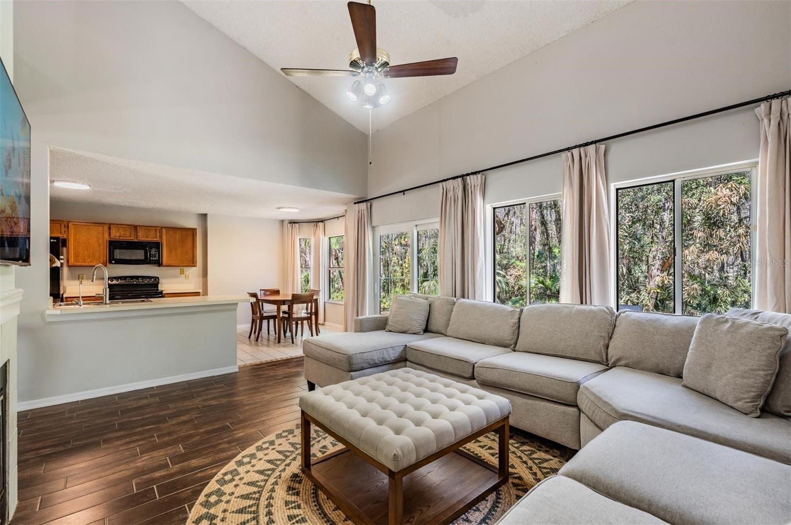 Listing photo id 11 for 16105 Stowe Court