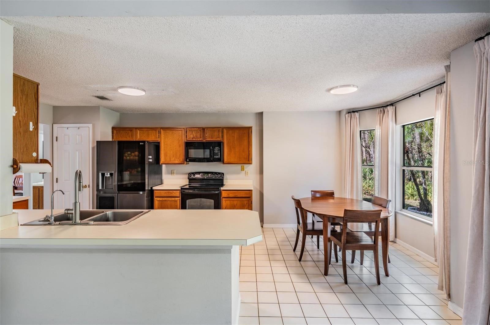 Listing photo id 13 for 16105 Stowe Court