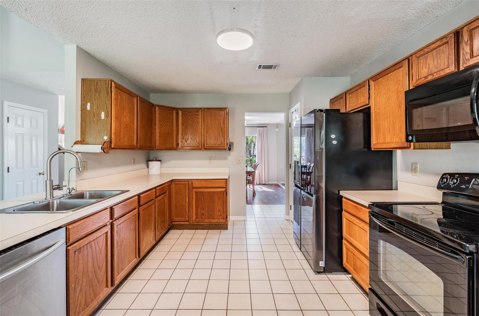 Listing photo id 18 for 16105 Stowe Court