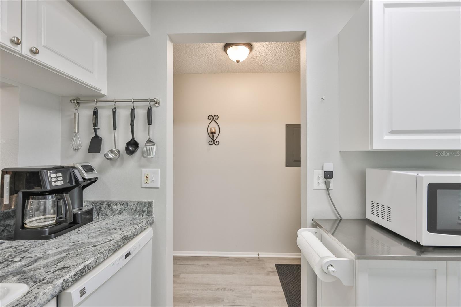 Image 4 of 32 For 2460 Northside Drive 506