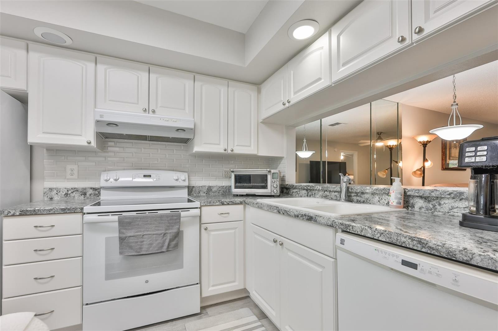 Image 5 of 32 For 2460 Northside Drive 506