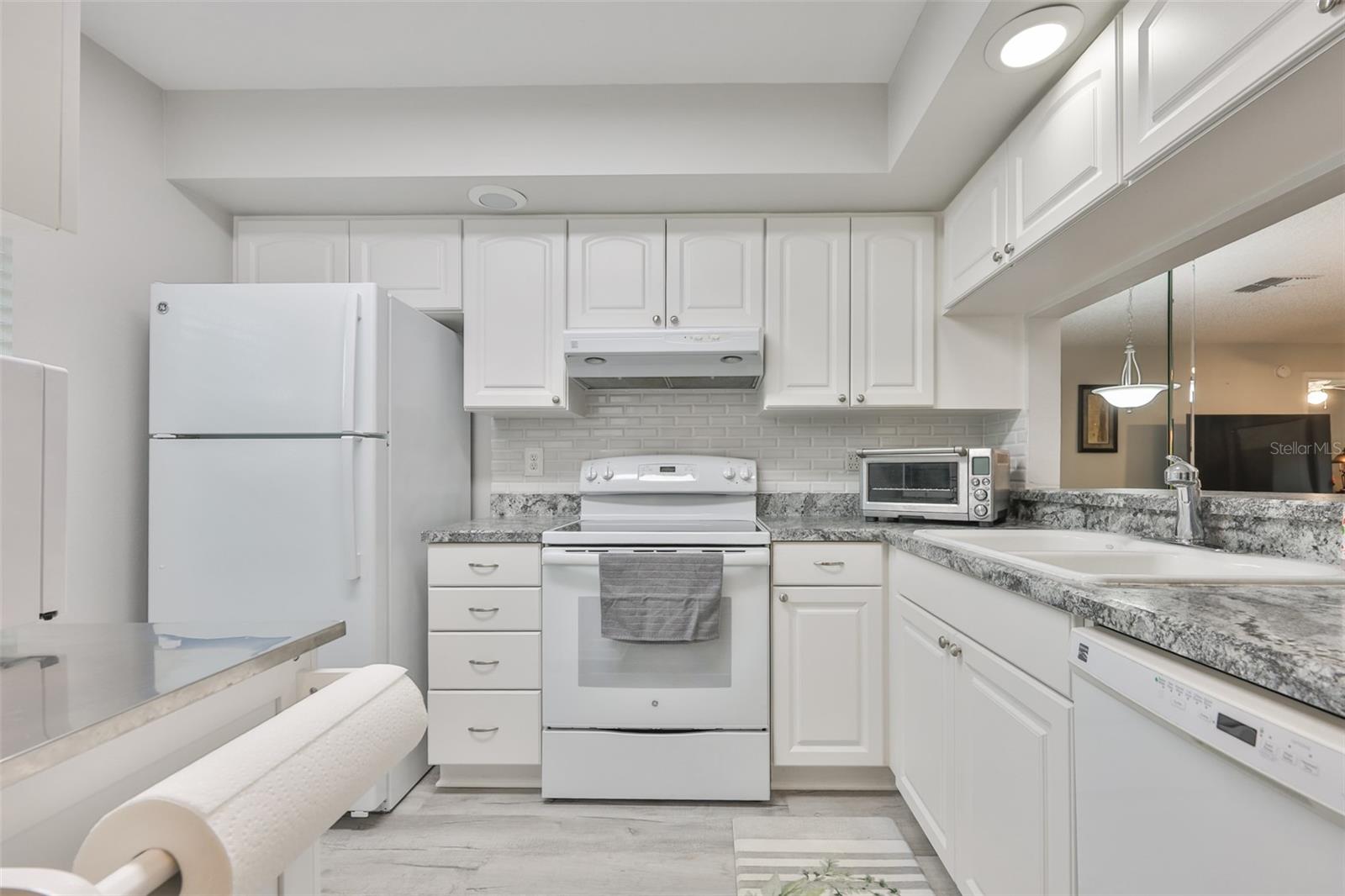 Image 6 of 32 For 2460 Northside Drive 506