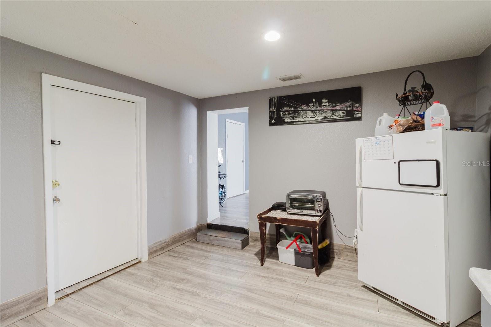 Image 12 of 70 For 2006 Stuart Street