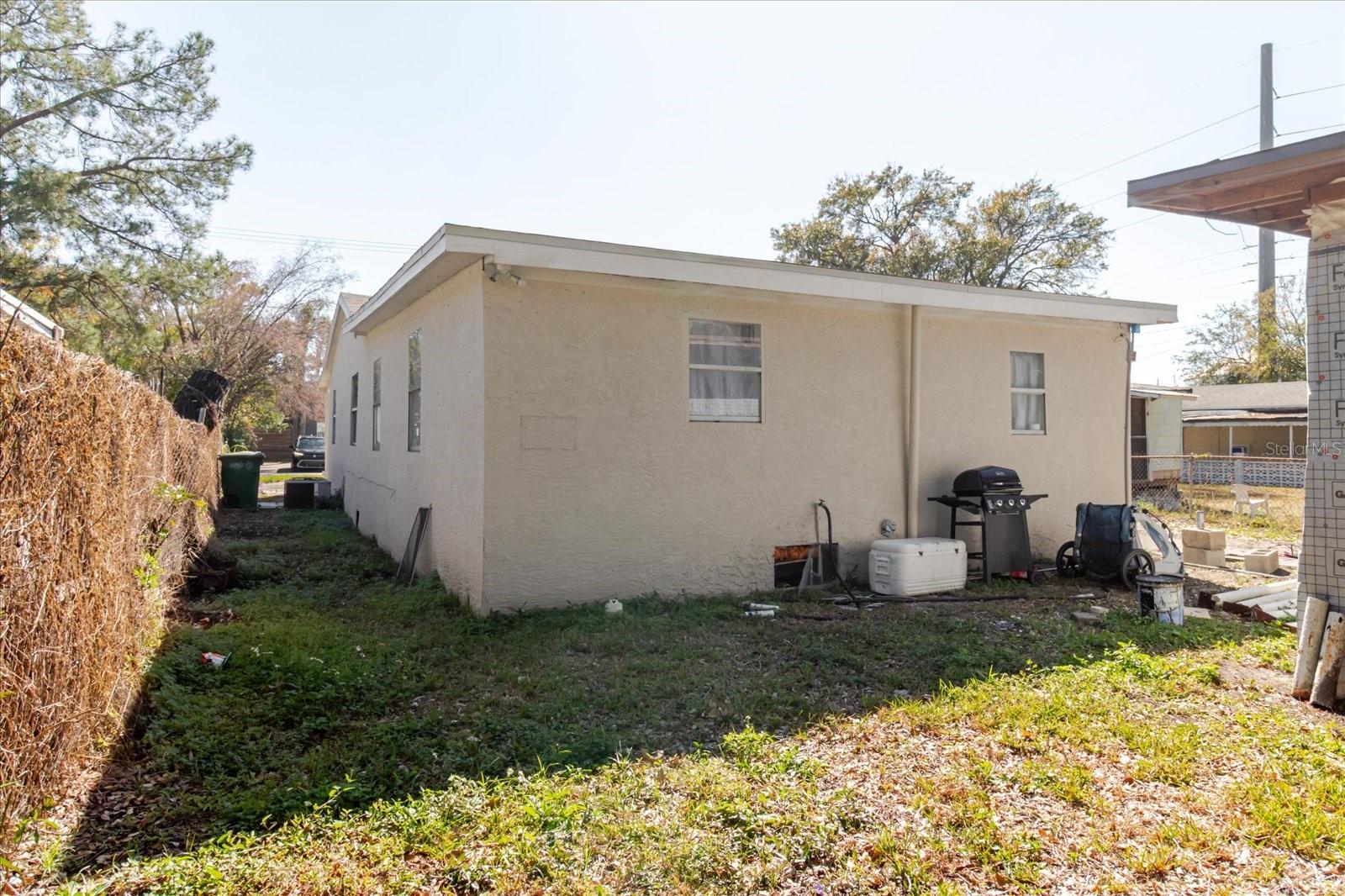 Image 21 of 70 For 2006 Stuart Street