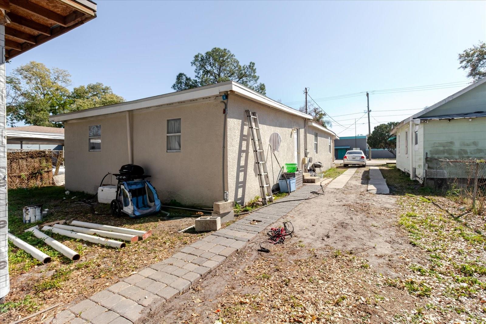 Image 23 of 70 For 2006 Stuart Street