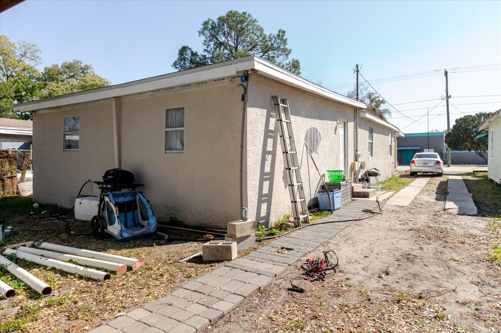 Image 24 of 70 For 2006 Stuart Street