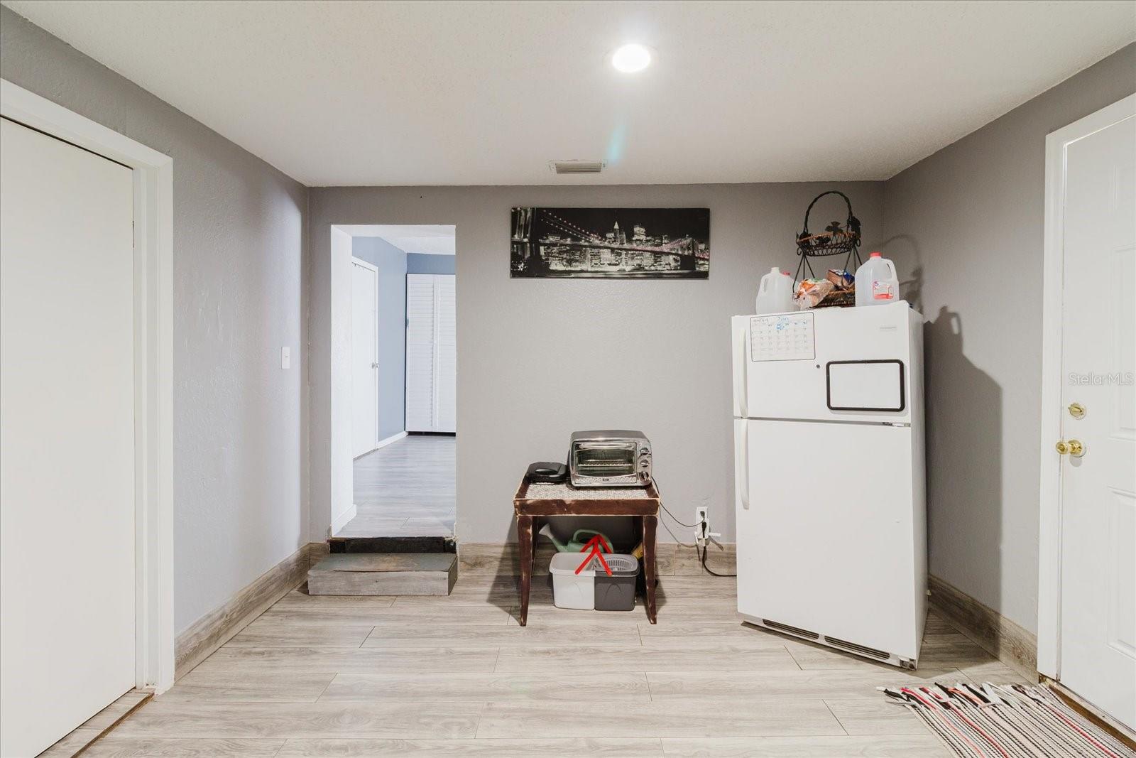 Image 48 of 70 For 2006 Stuart Street