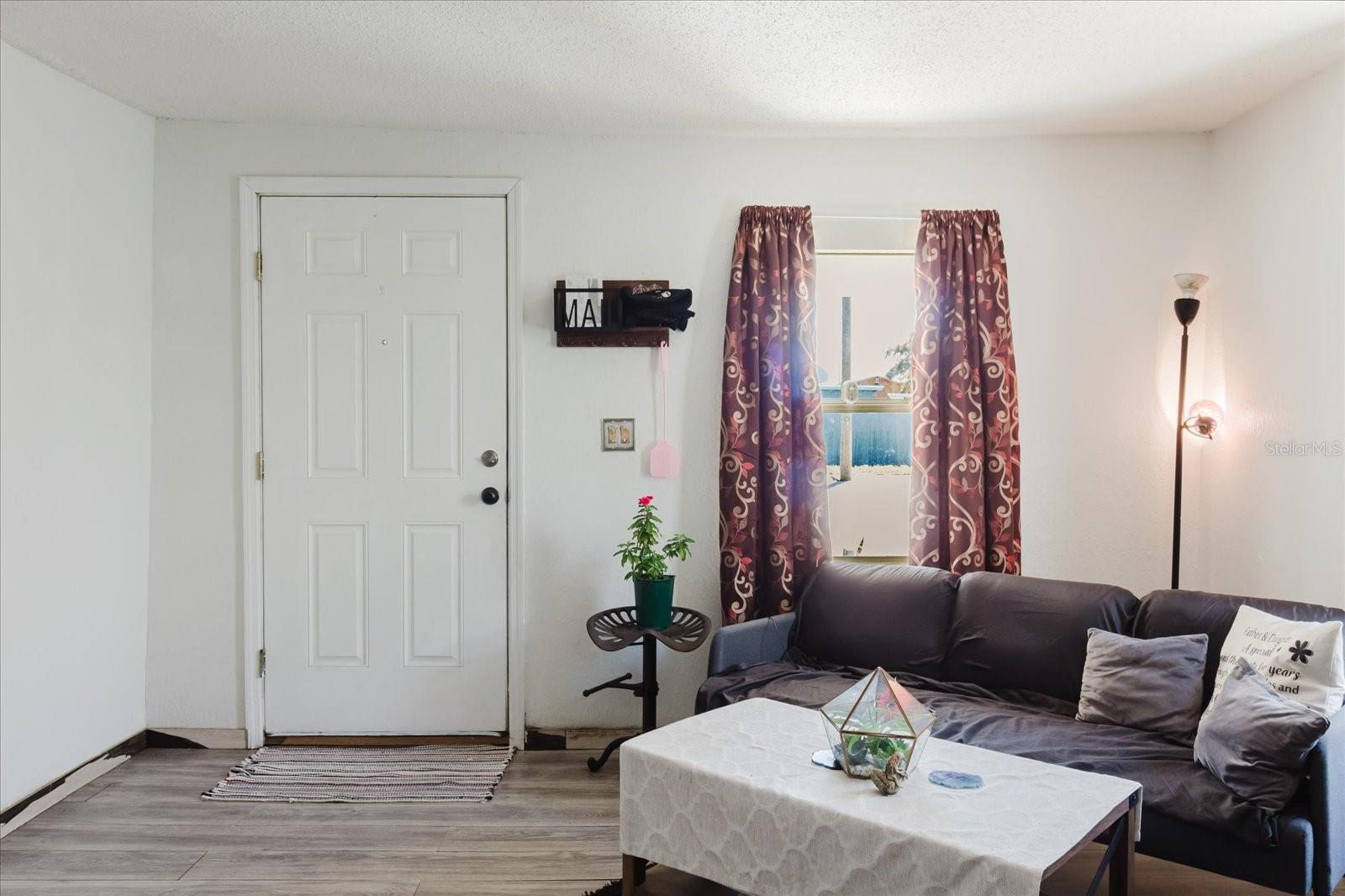 Image 61 of 70 For 2006 Stuart Street