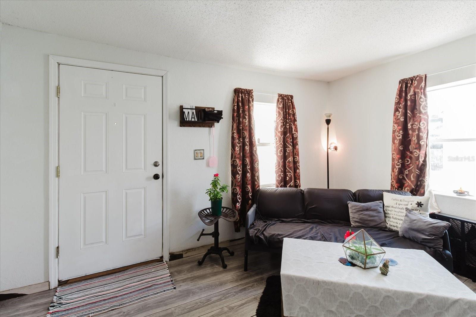 Image 62 of 70 For 2006 Stuart Street