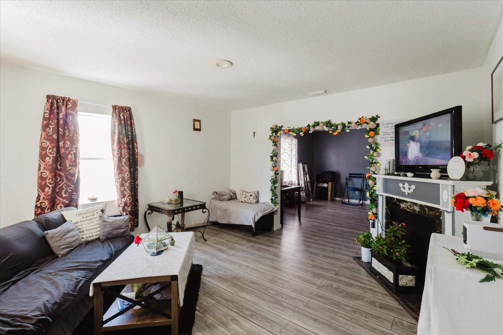 Image 63 of 70 For 2006 Stuart Street