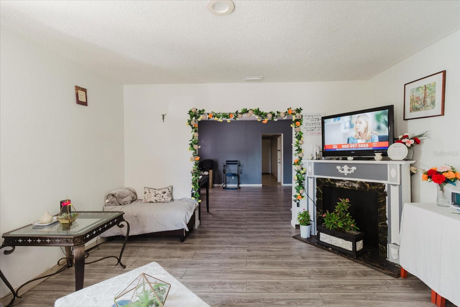 Image 64 of 70 For 2006 Stuart Street