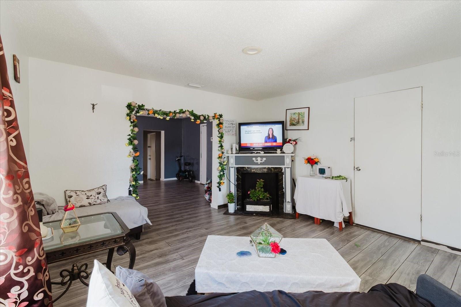 Image 65 of 70 For 2006 Stuart Street