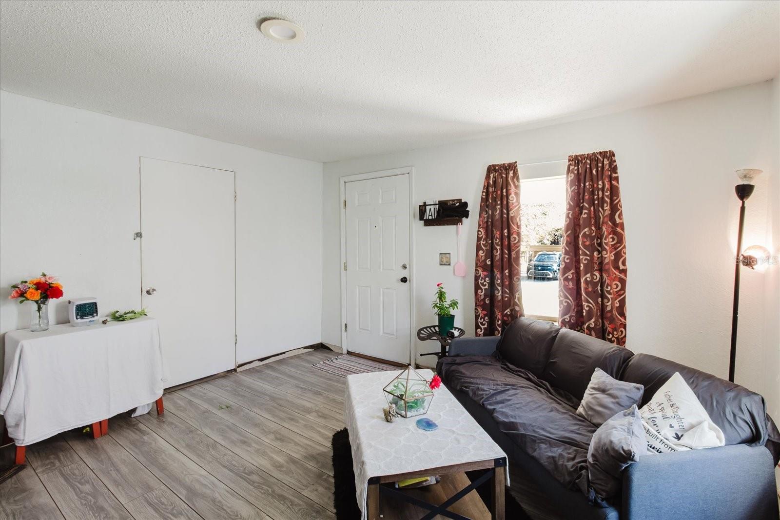 Image 66 of 70 For 2006 Stuart Street