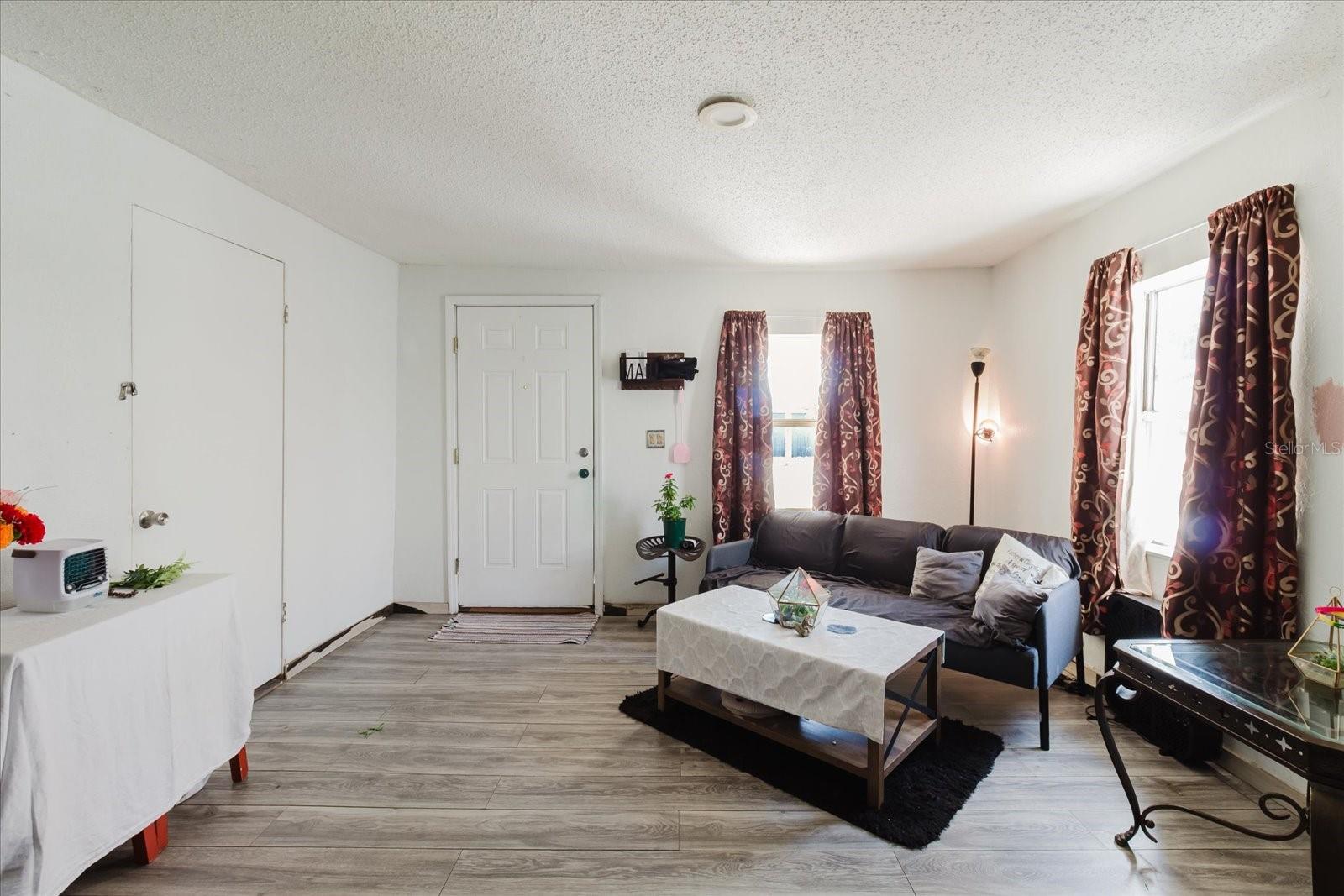 Image 67 of 70 For 2006 Stuart Street