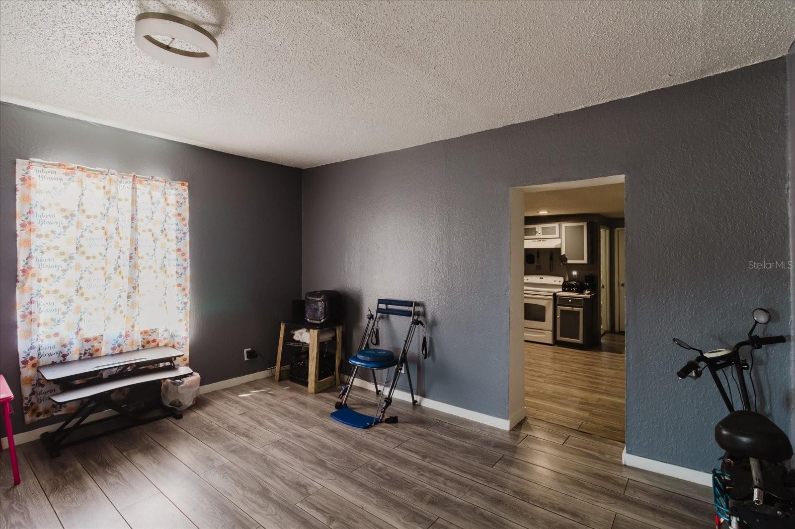 Image 69 of 70 For 2006 Stuart Street