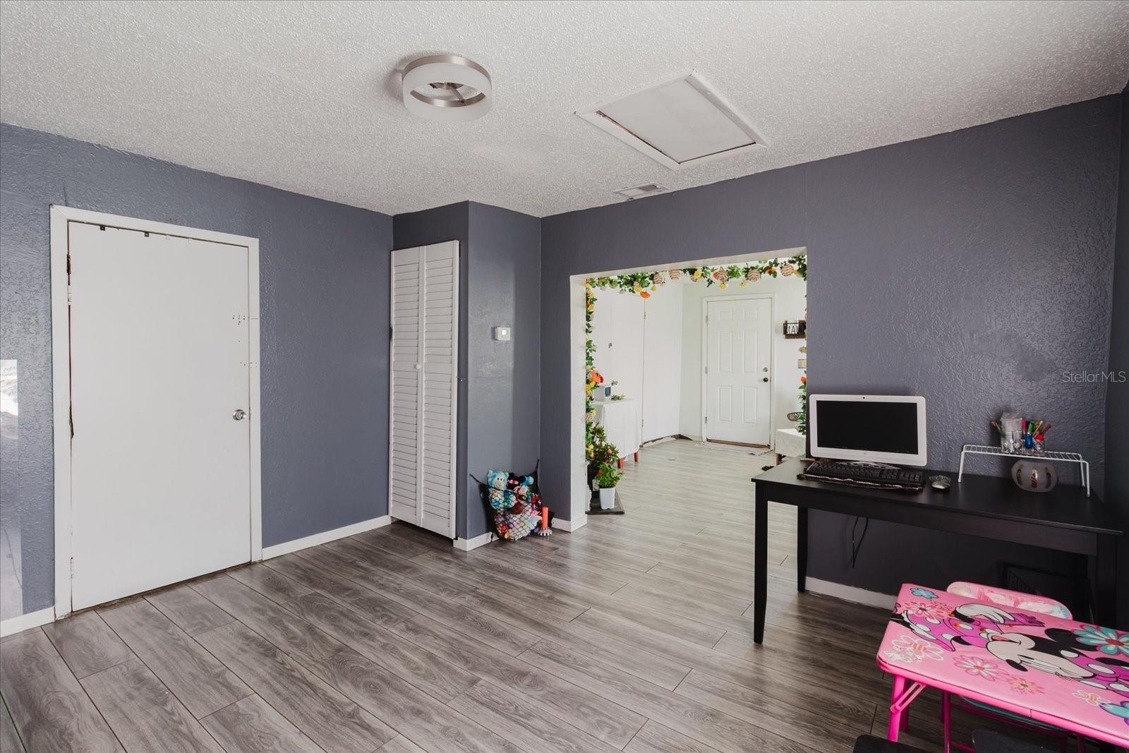 Image 8 of 70 For 2006 Stuart Street