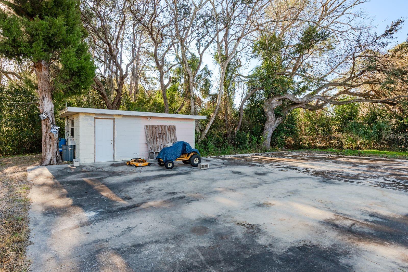 Image 15 of 42 For 9501 Bonnet Lake Drive