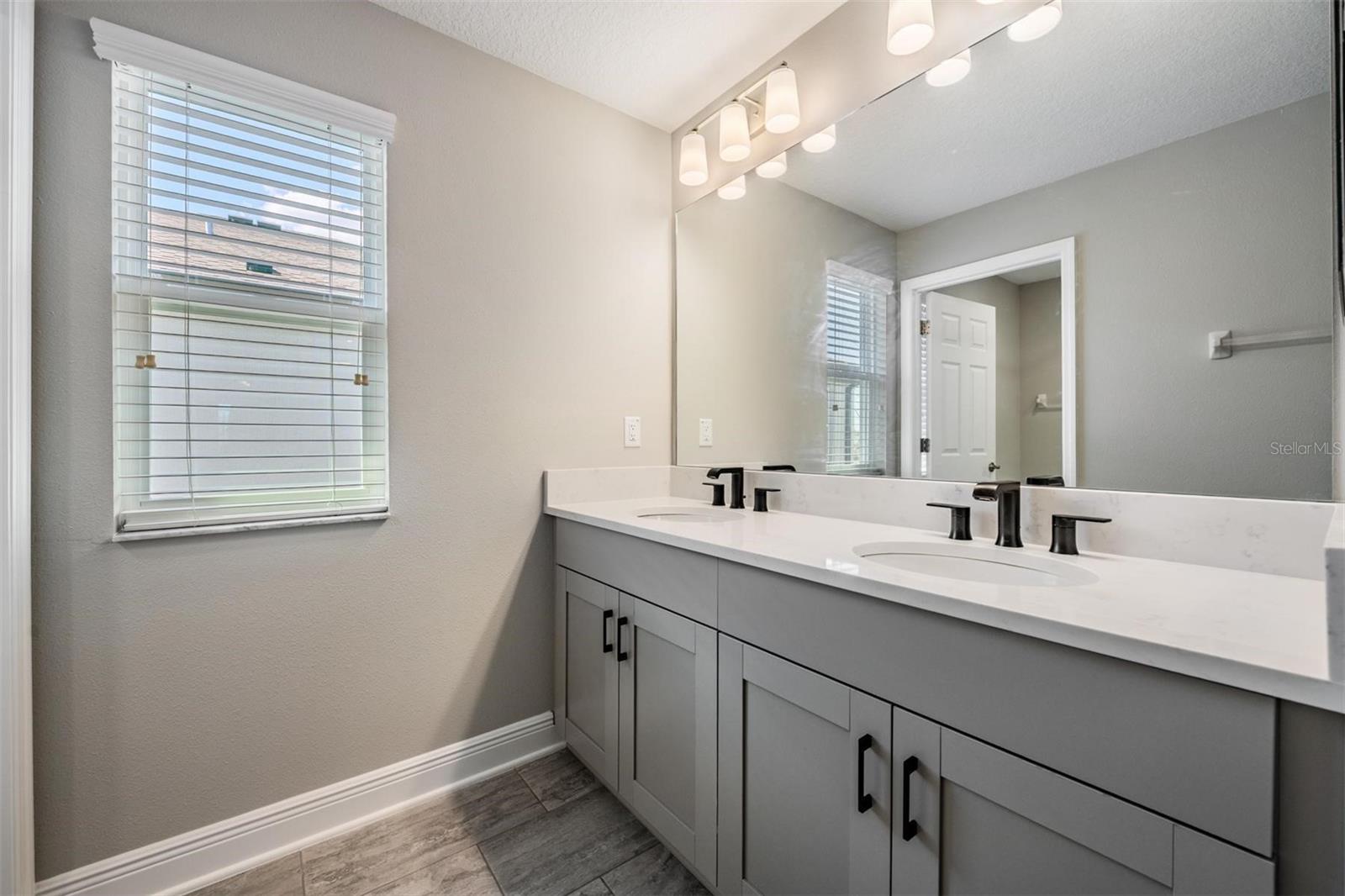 Image 35 of 61 For 33115 Sycamore Leaf Drive