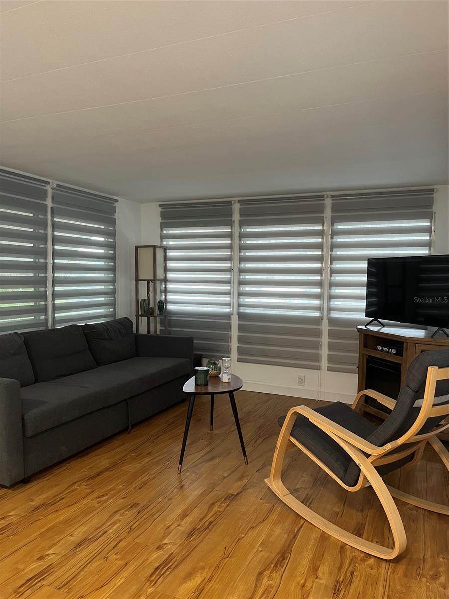 Image 2 of 11 For 1509 23rd Avenue W