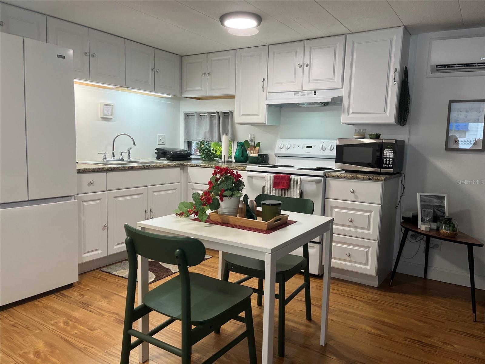 Image 4 of 11 For 1509 23rd Avenue W