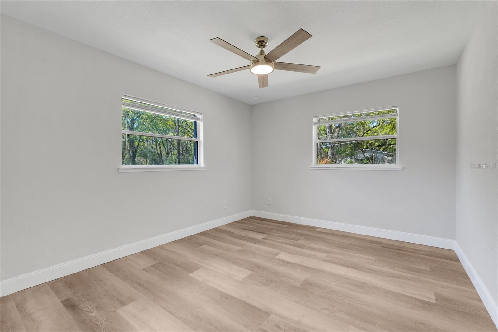 Listing photo id 14 for 311 Griffin View Drive