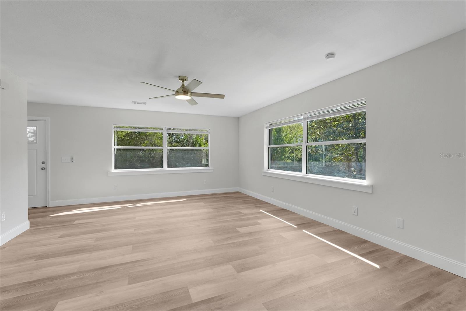 Listing photo id 2 for 311 Griffin View Drive