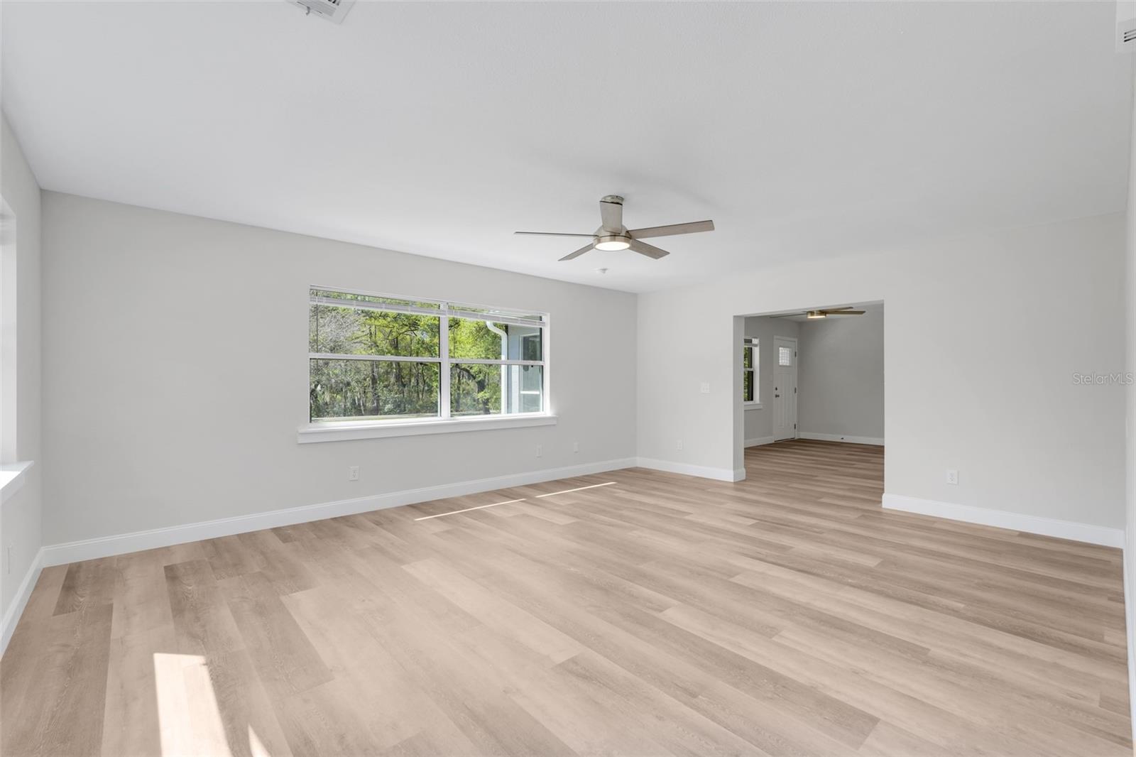 Listing photo id 3 for 311 Griffin View Drive